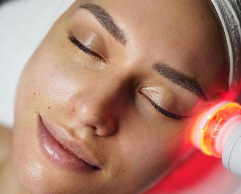 ¿Qué aplicaciones tiene la luz LED en los tratamientos de estética facial?